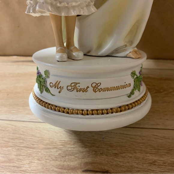 Roman My First Communion Figurine Religious Statue Music Box Girl Jesus Christ - Picture 2 of 9